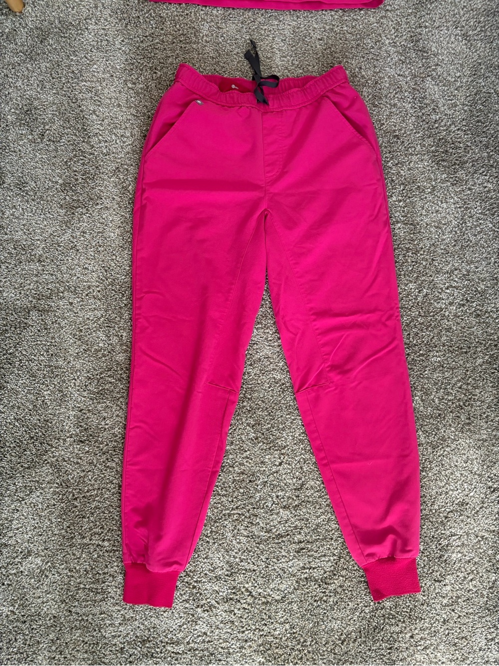 Figs Scrubs Set in Shocking Pink - Men’s size small - Picture 5 of 5